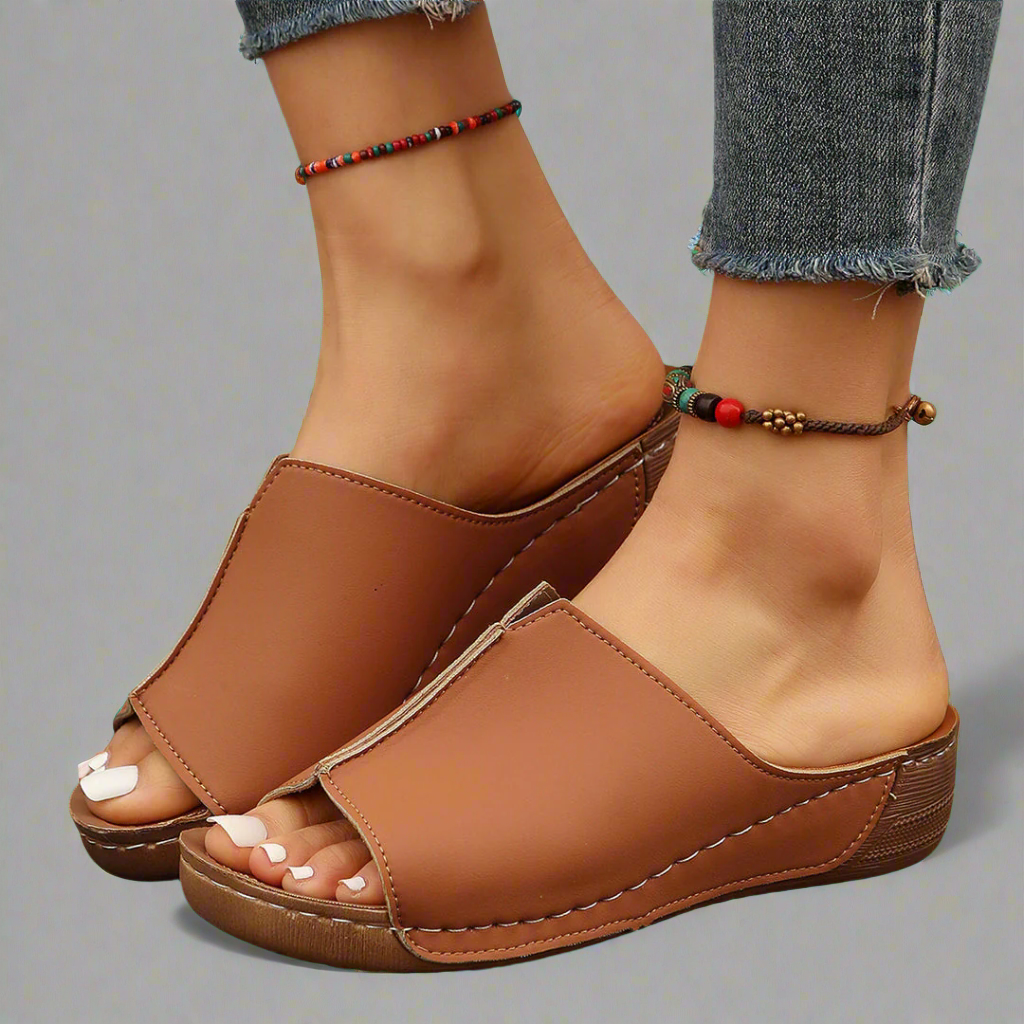 Clemensia | Sandalias de cuña hechas a mano de material premium